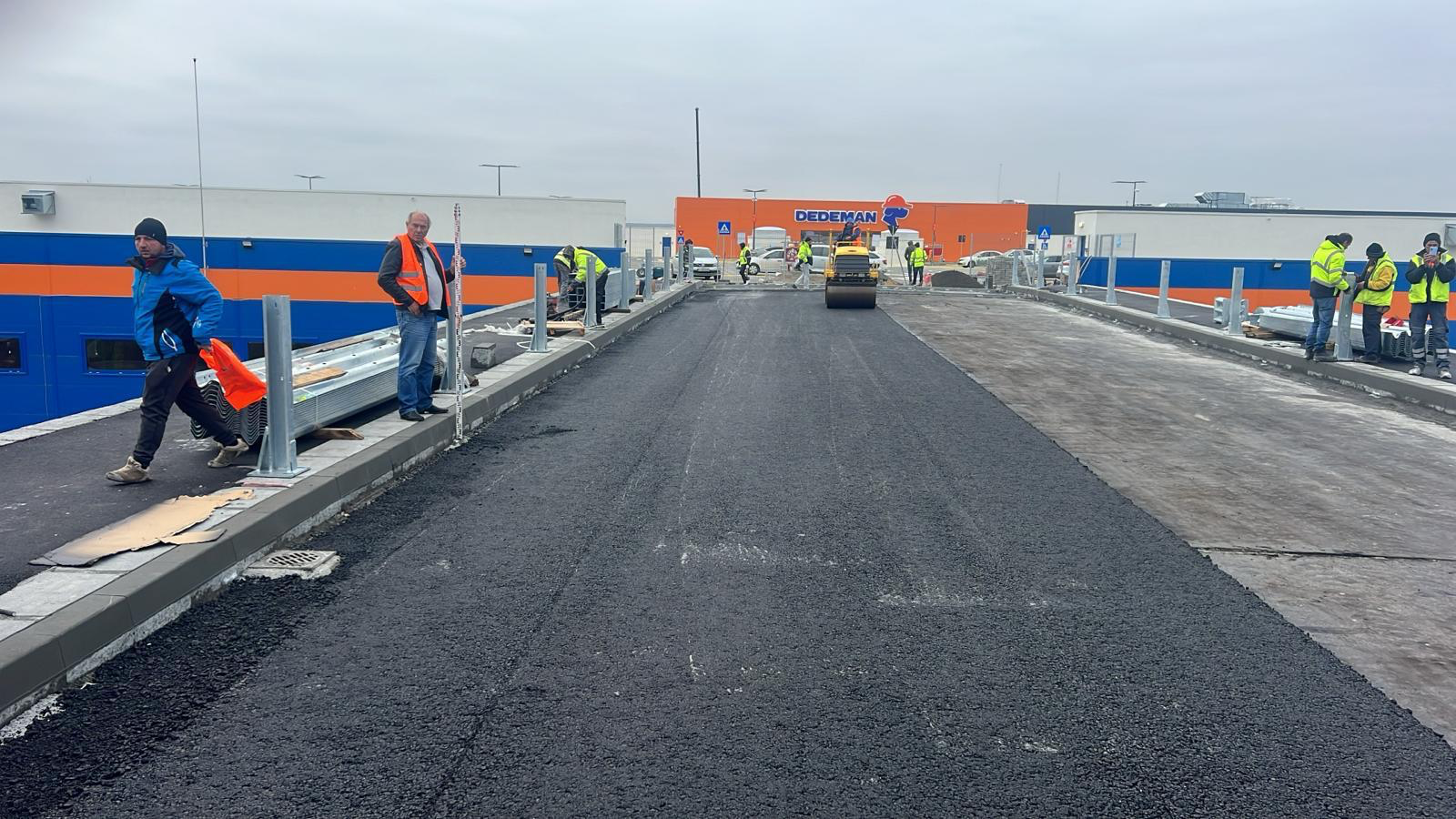 Amenajare parcare centru comercial Dedeman — asfaltare