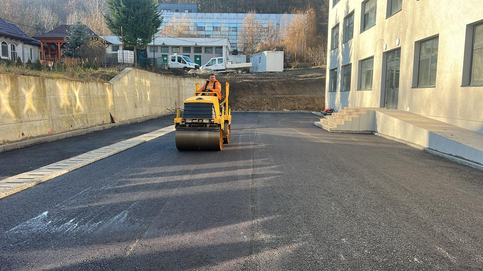 Amenajare drumuri și parcare — Spitalul Județean