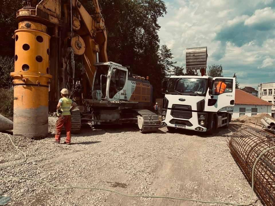 Foraj piloți cu instalație Bauer — fundații structuri